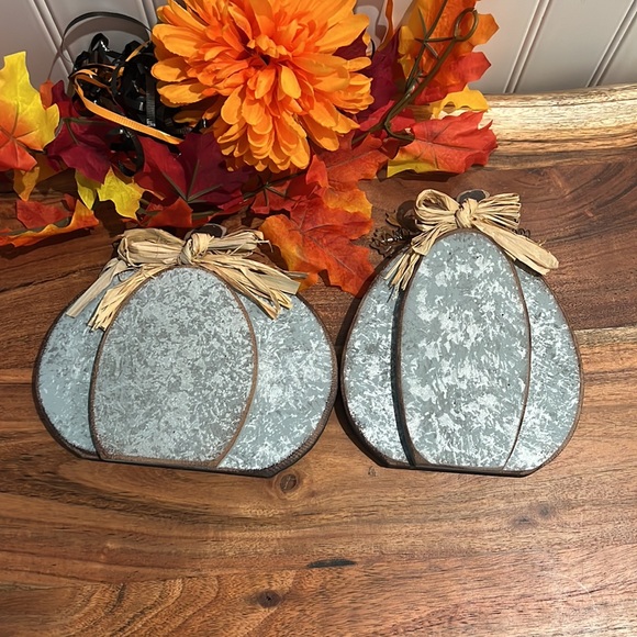 ☀️Clearance- Kirkland’s Home Chunky 3D Wood Metallic Tabletop Pumpkins 2 Pc Set - Picture 4 of 12